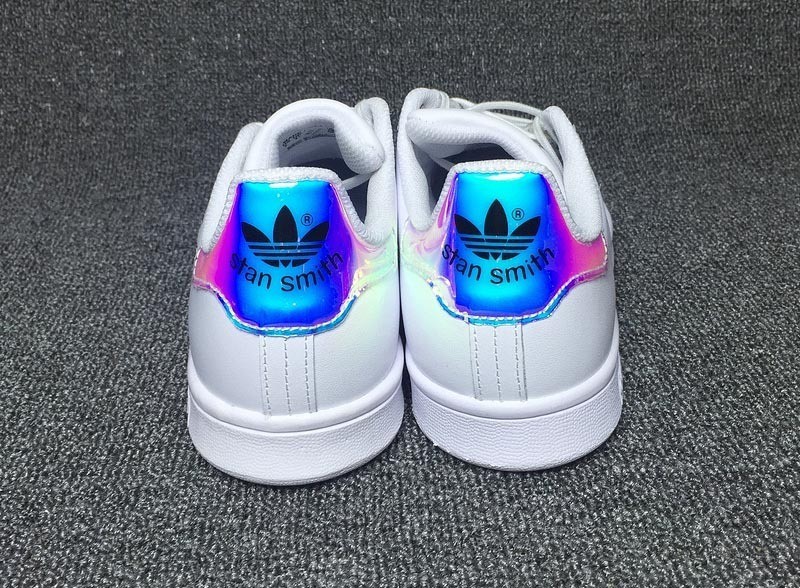 stan smith scratch holographique